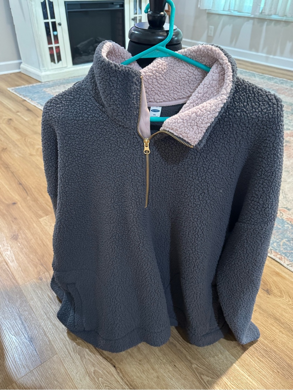 Old Navy Sherpa Quarter-Zip Pullover - Charcoal with Light Pink Trim
